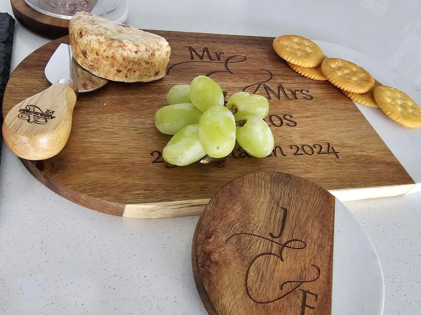 Cheeseboard and Four Piece Coaster Set in Wood and Marble